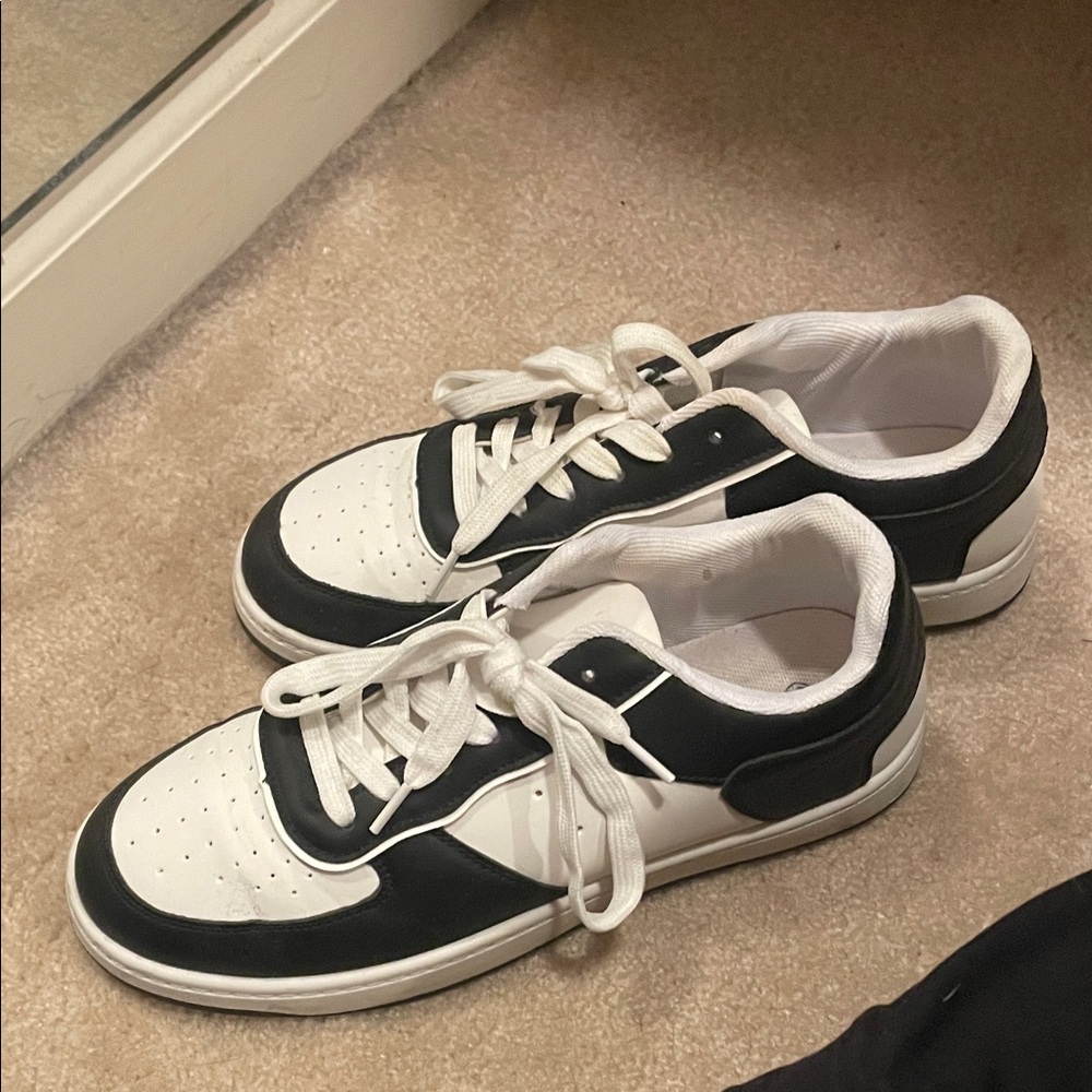 Mudd Black and White Women's Sneakers